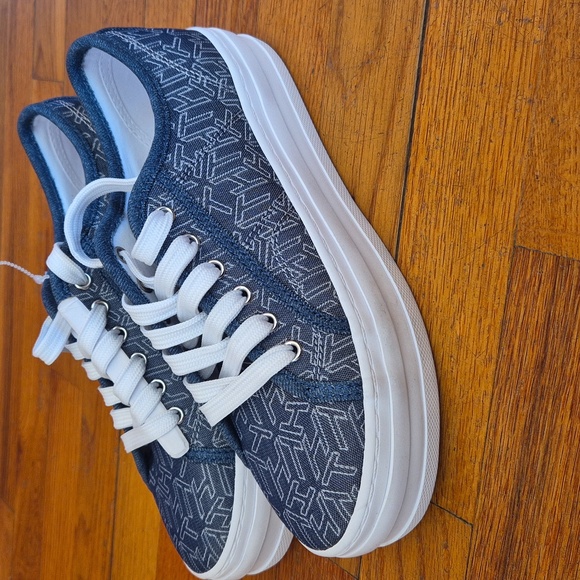 Tommy Hilfiger Shoes - Tommy Hilfiger Womens Sneakers, size 6,5 NWOB